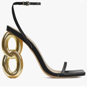 Gold chain heel sands. Size US 5.5